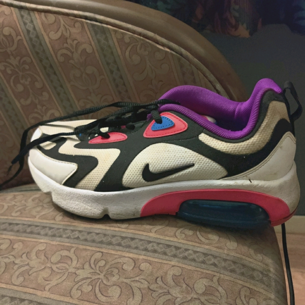 Nike tennis shoe